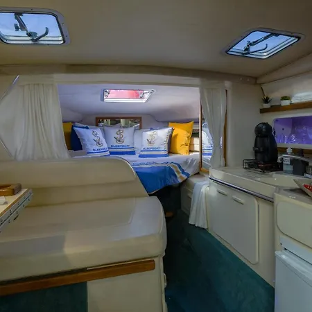 Sleepboat Barco 船屋 *