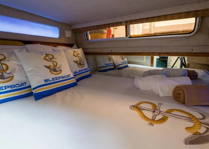 Sleepboat Barco Botel *