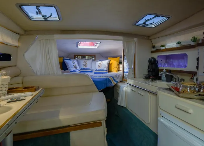 Sleepboat Barco Botel *