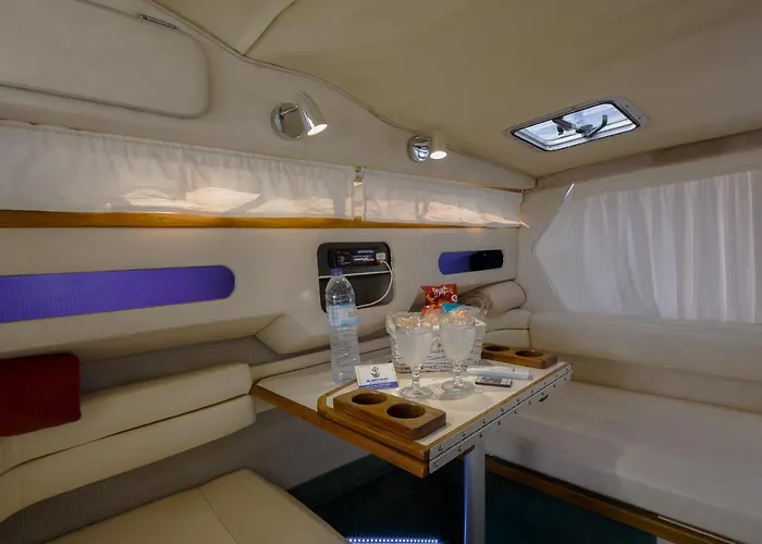 Hotel na wodzie Sleepboat Barco Porto