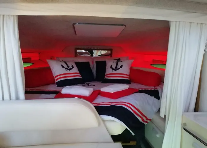 Sleepboat Barco Botel